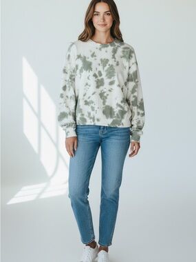 Knot Sisters Womens Tie Dye Sweatshirt Size Medium NWT